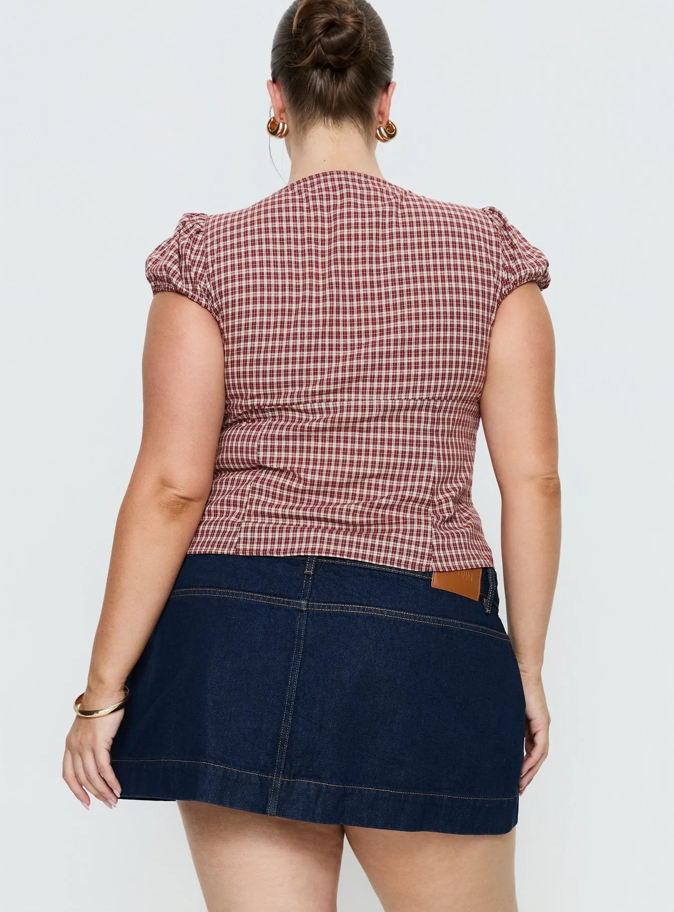 Warna Low Rise Denim Mini Skirt Dark Wash Curve sold by Princess Polly product image thumbnail 5