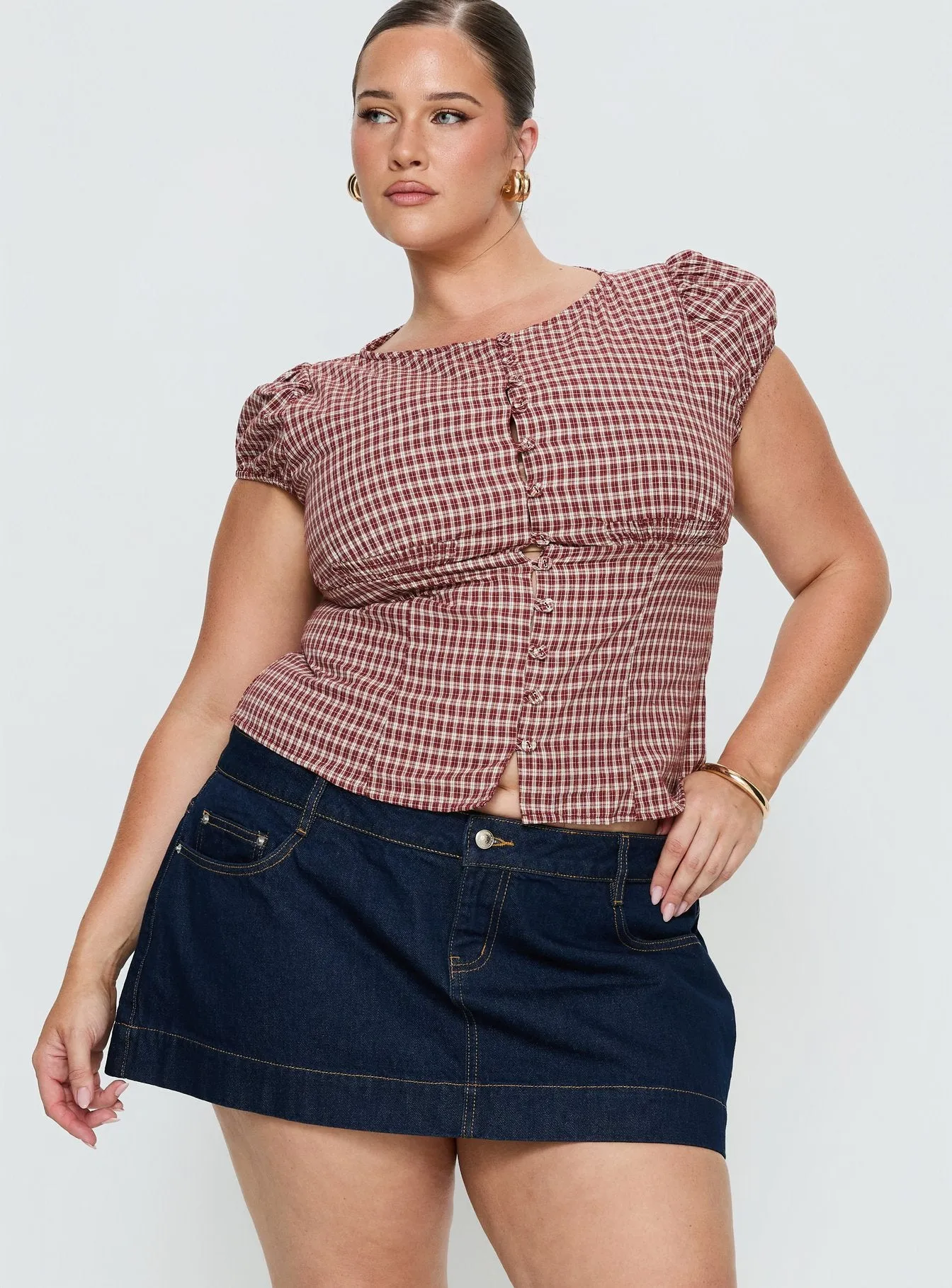 Warna Low Rise Denim Mini Skirt Dark Wash Curve sold by Princess Polly product image thumbnail 2