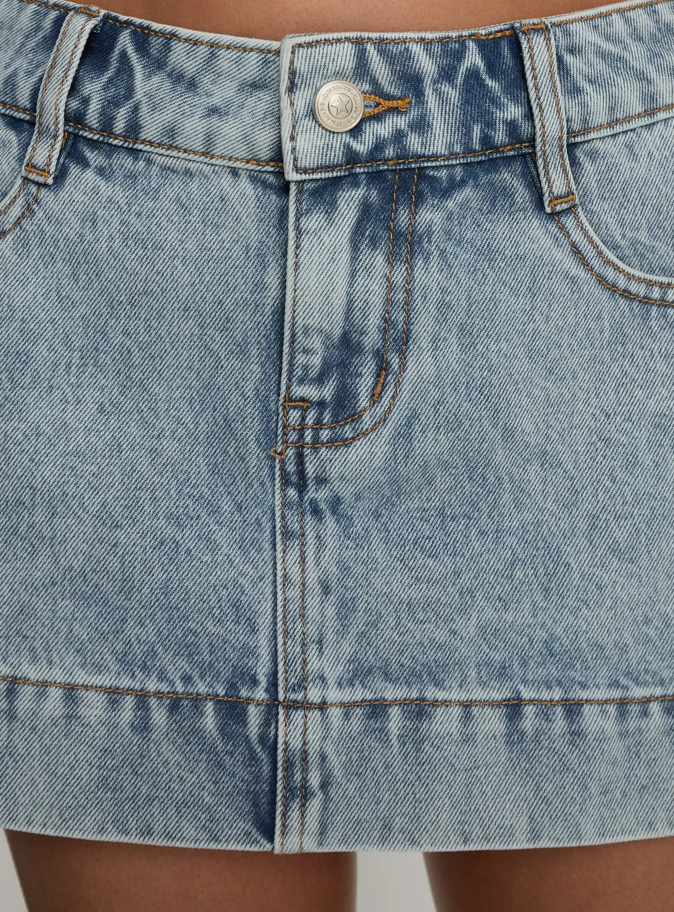 Warna Low Rise Denim Mini Skirt Light Blue Wash sold by Princess Polly product image thumbnail 5