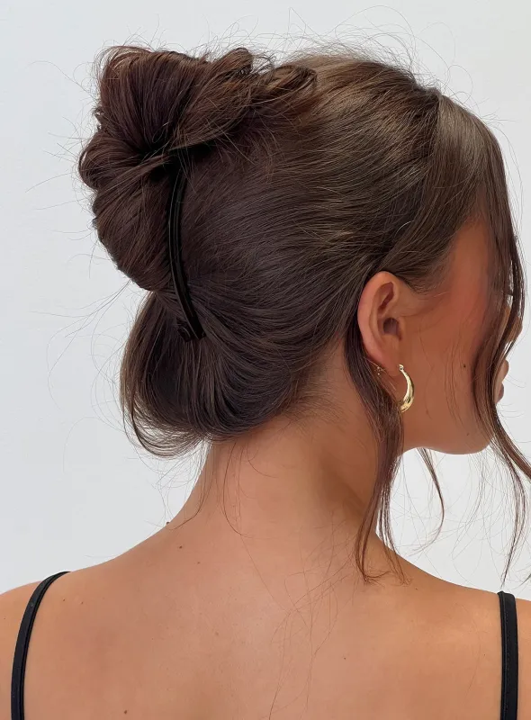 Edenia Banana Clip Tort sold by Princess Polly