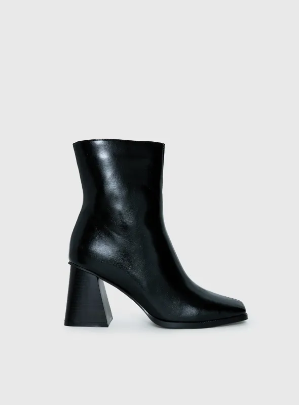 Zilah Heeled Ankle Boots Black made by Princess Polly