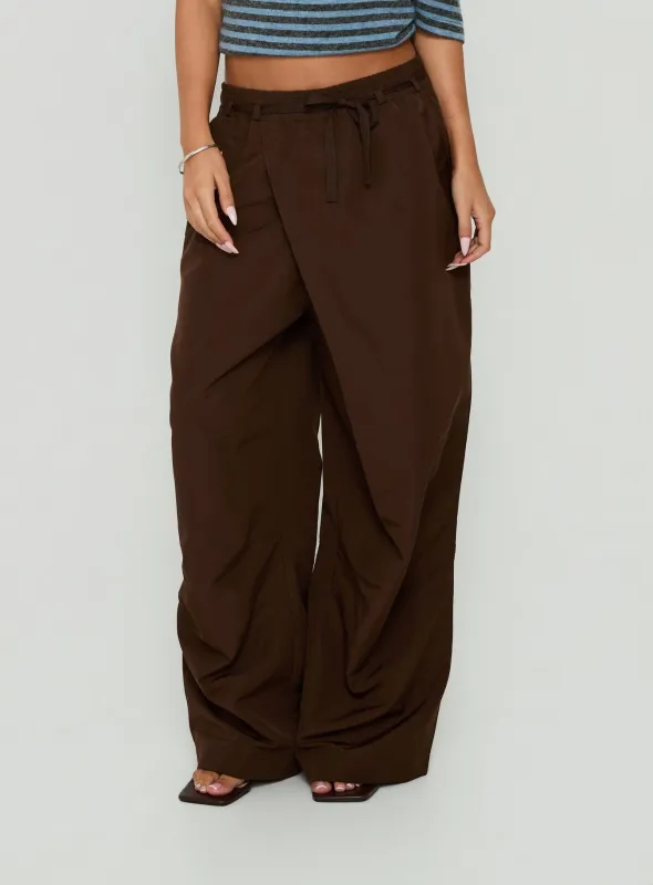 Signora Elasticated Waist Pants Chocolate made by Lioness