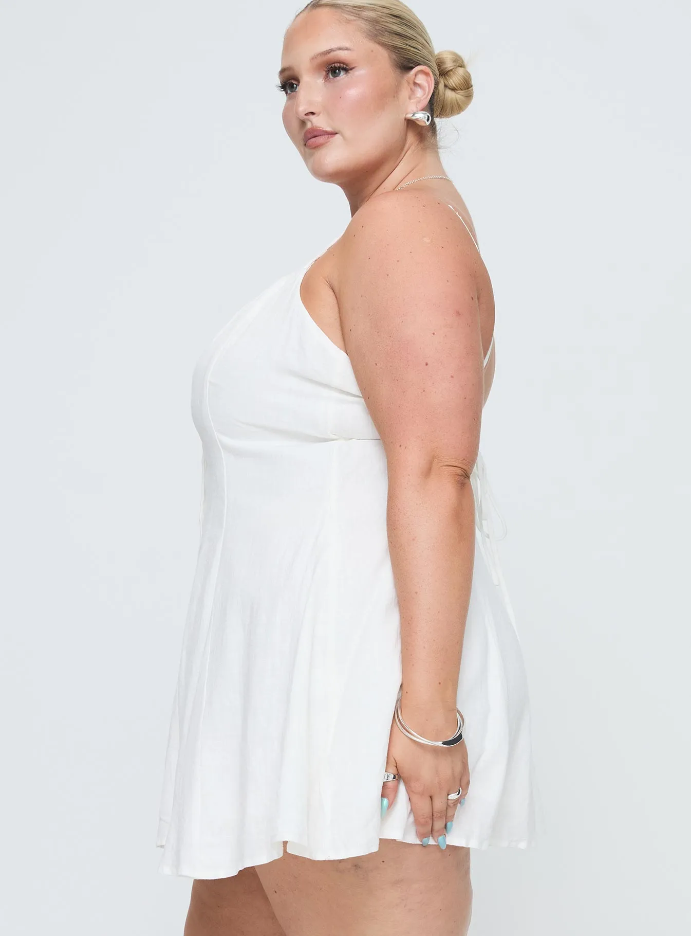 Elian Linen Blend Mini Dress White Curve sold by Princess Polly product image thumbnail 4