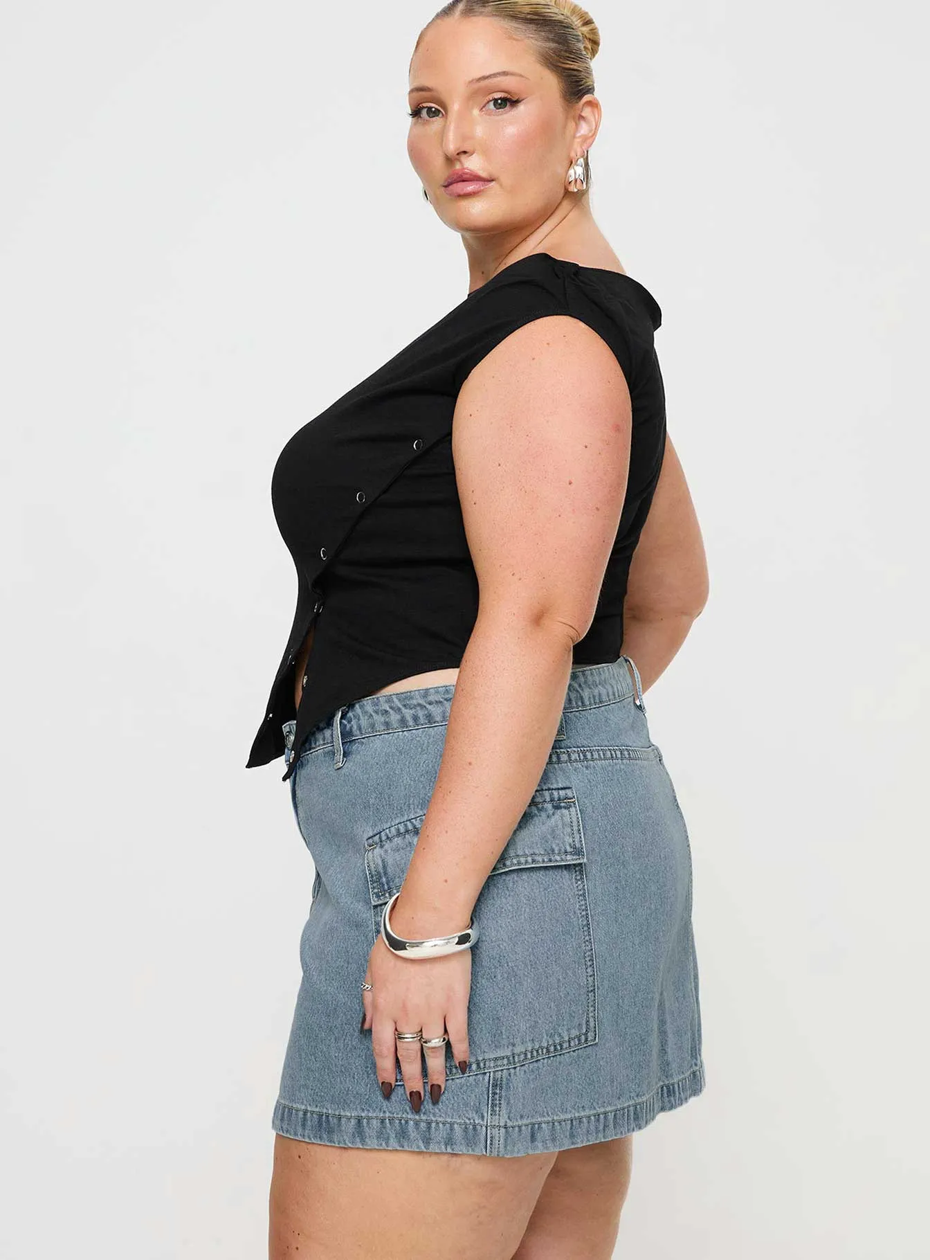 Zakai Cargo Denim Mini Skirt Light Blue Denim Curve sold by Princess Polly product image thumbnail 4