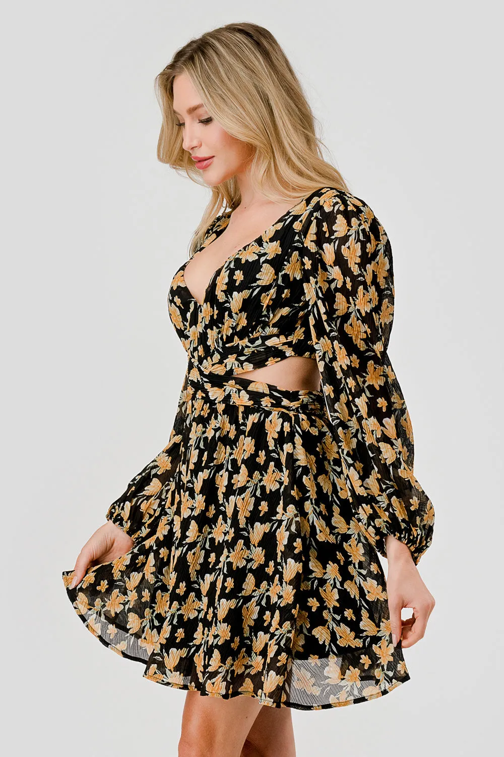 ROMANTIC FLORAL CHIFFON RUFFLED MINI DRESS sold by privy product image thumbnail 2