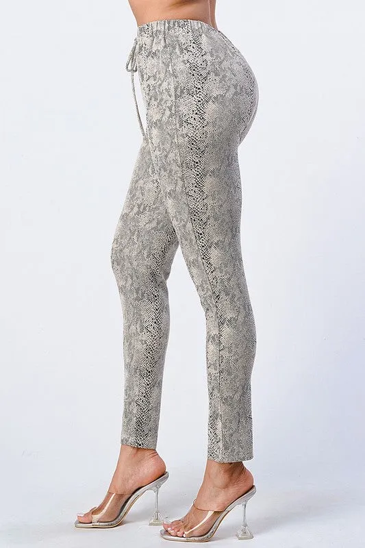 SNAKE PRINT DRAWSTRING WAIST CROPPED PANTS sold by privy product image thumbnail 4