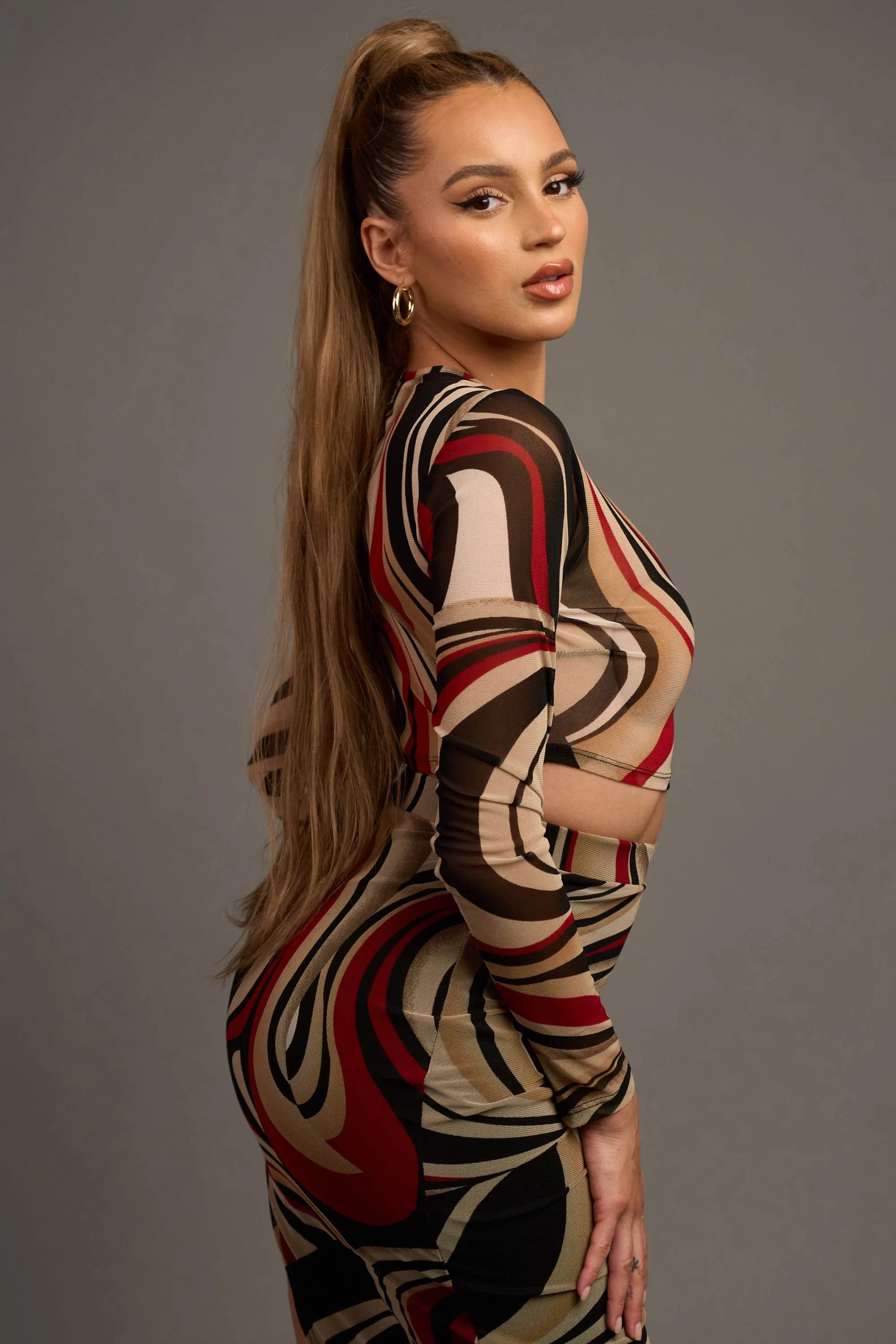 CHIC ABSTRACT MESH CROP TOP & KNEE SKIRT SETS sold by privy product image thumbnail 3