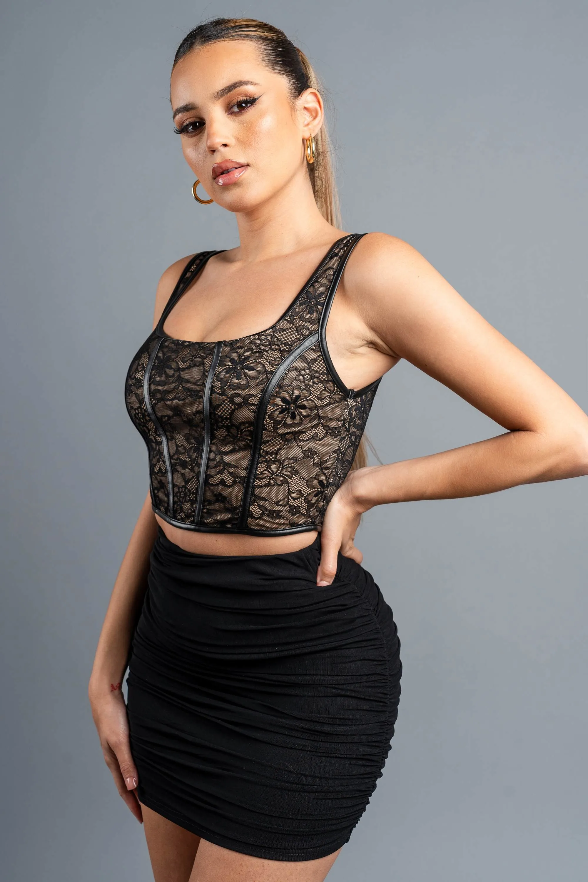 LUXE LACE CONTRAST SQUARE NECK CROPPED TANK TOP sold by privy product image thumbnail 2