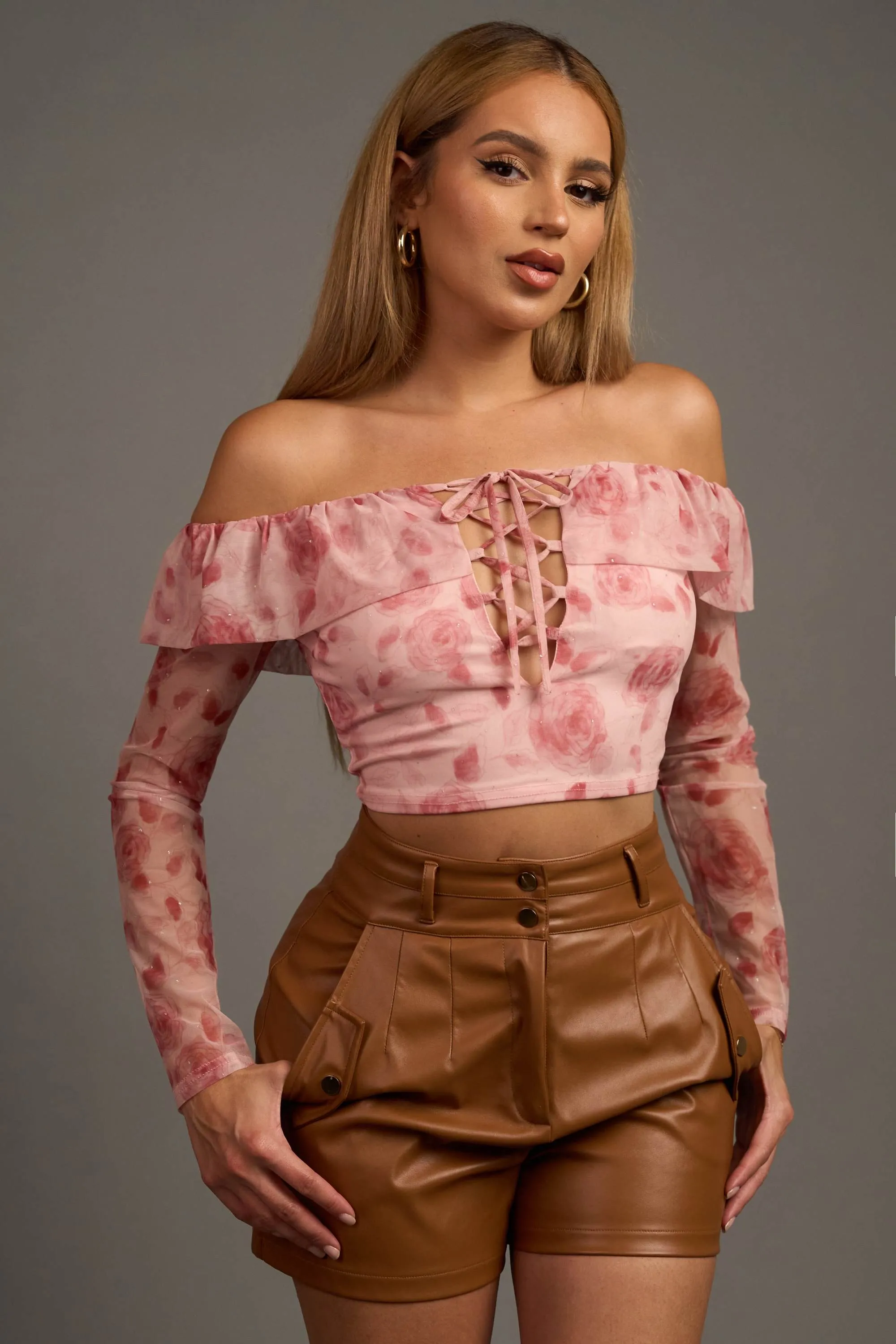 PT45037NST-W / ROMANTIC ROSE PRINT GLITTER RUFFLED CROPPED TOP sold by privy product image thumbnail 2