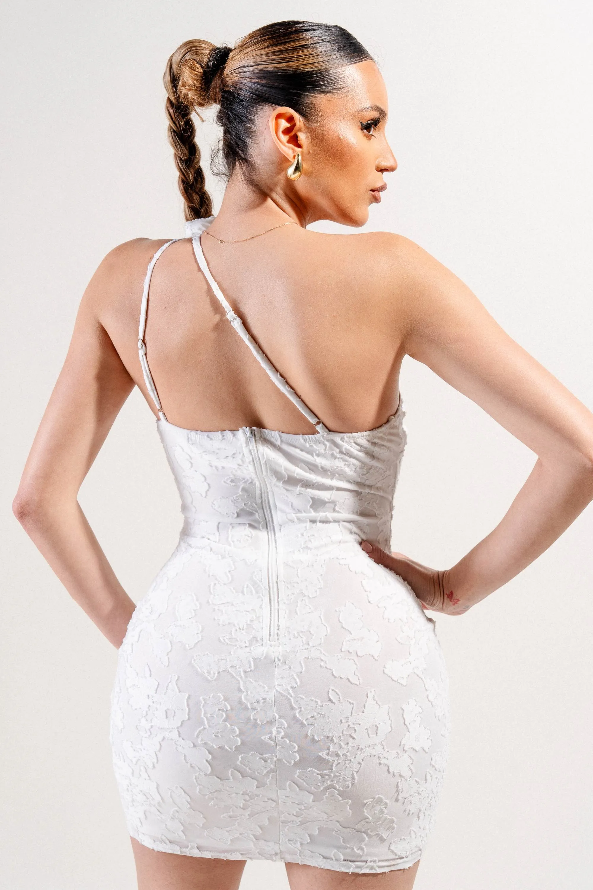 PD77256N / FLORAL APPLIQUÉ TEXTURED LACE MINI DRESS sold by privy product image thumbnail 3