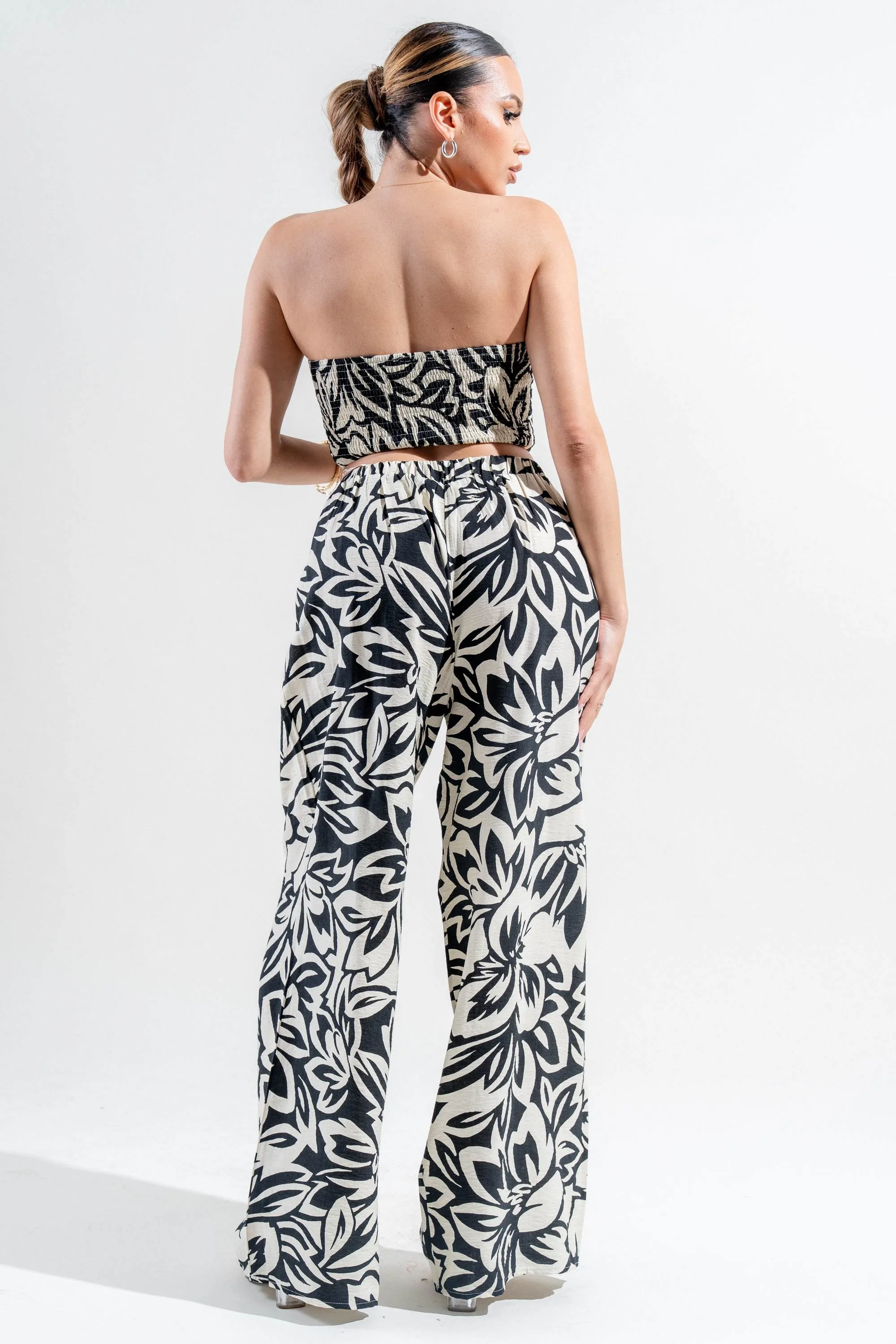PSWS9758B-W / SMOCKED TUBE CROP TOP & PLEATED WIDE LEGGED PANTS SET sold by privy product image thumbnail 3