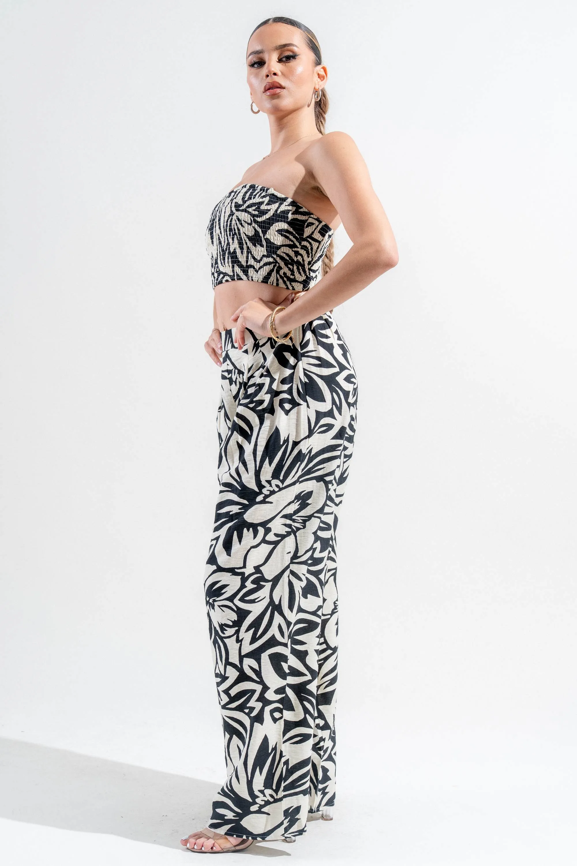 PSWS9758B-W / SMOCKED TUBE CROP TOP & PLEATED WIDE LEGGED PANTS SET sold by privy product image thumbnail 2