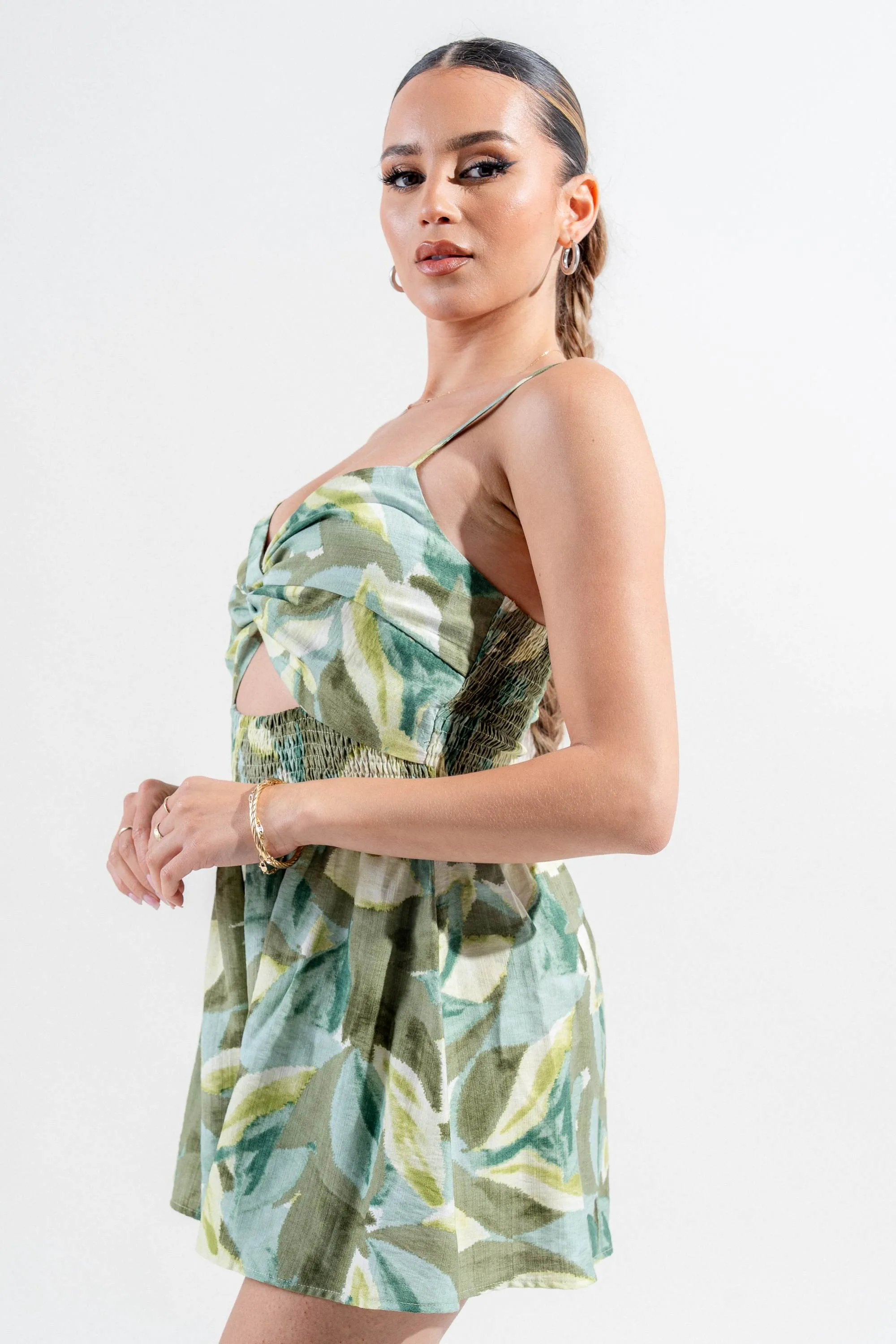 PJWS11257S-W / LINEN PRINT FRONT KNOT DETAIL BACK SMOCKED ROMPER sold by privy product image thumbnail 2