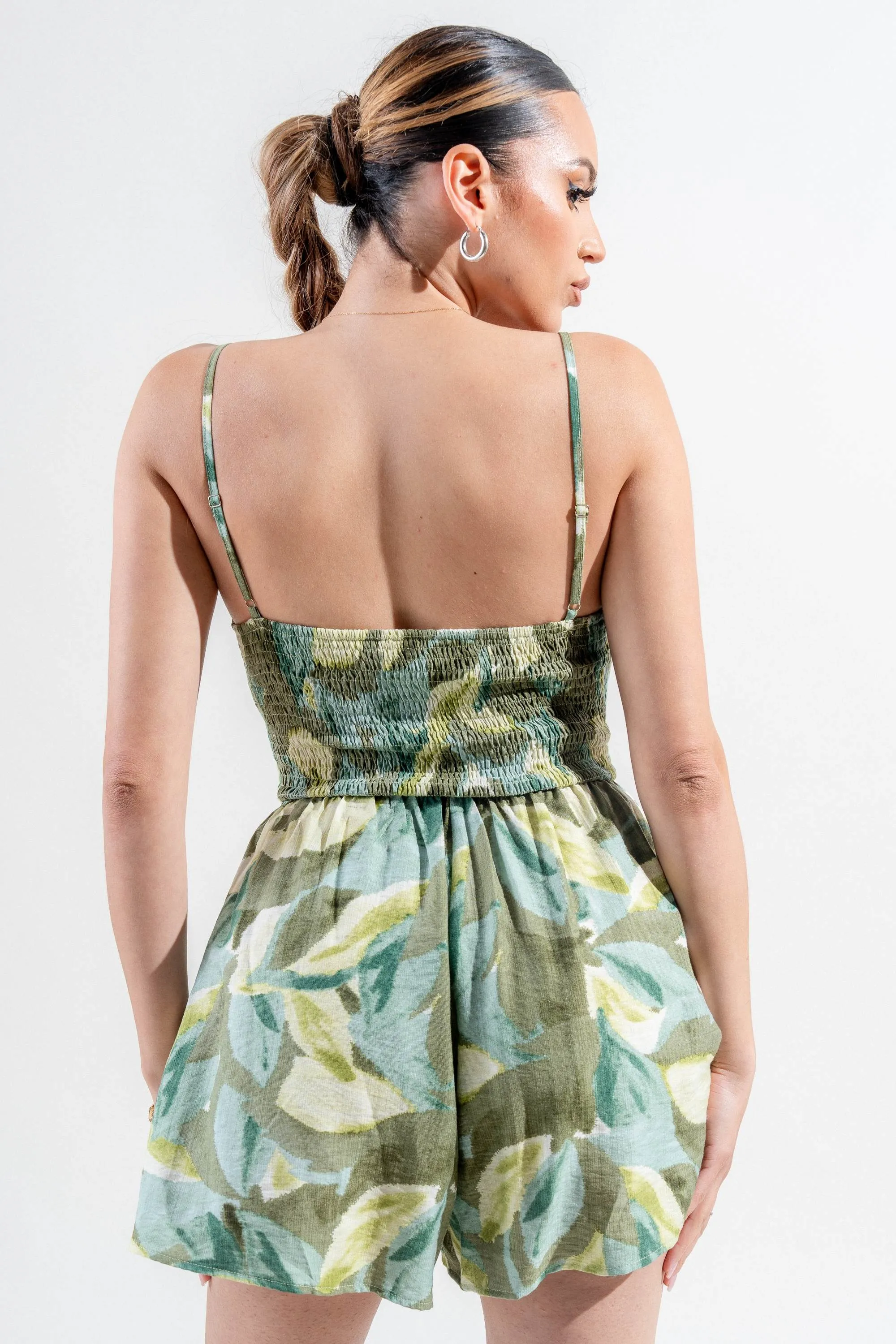 PJWS11257S-W / LINEN PRINT FRONT KNOT DETAIL BACK SMOCKED ROMPER sold by privy product image thumbnail 3