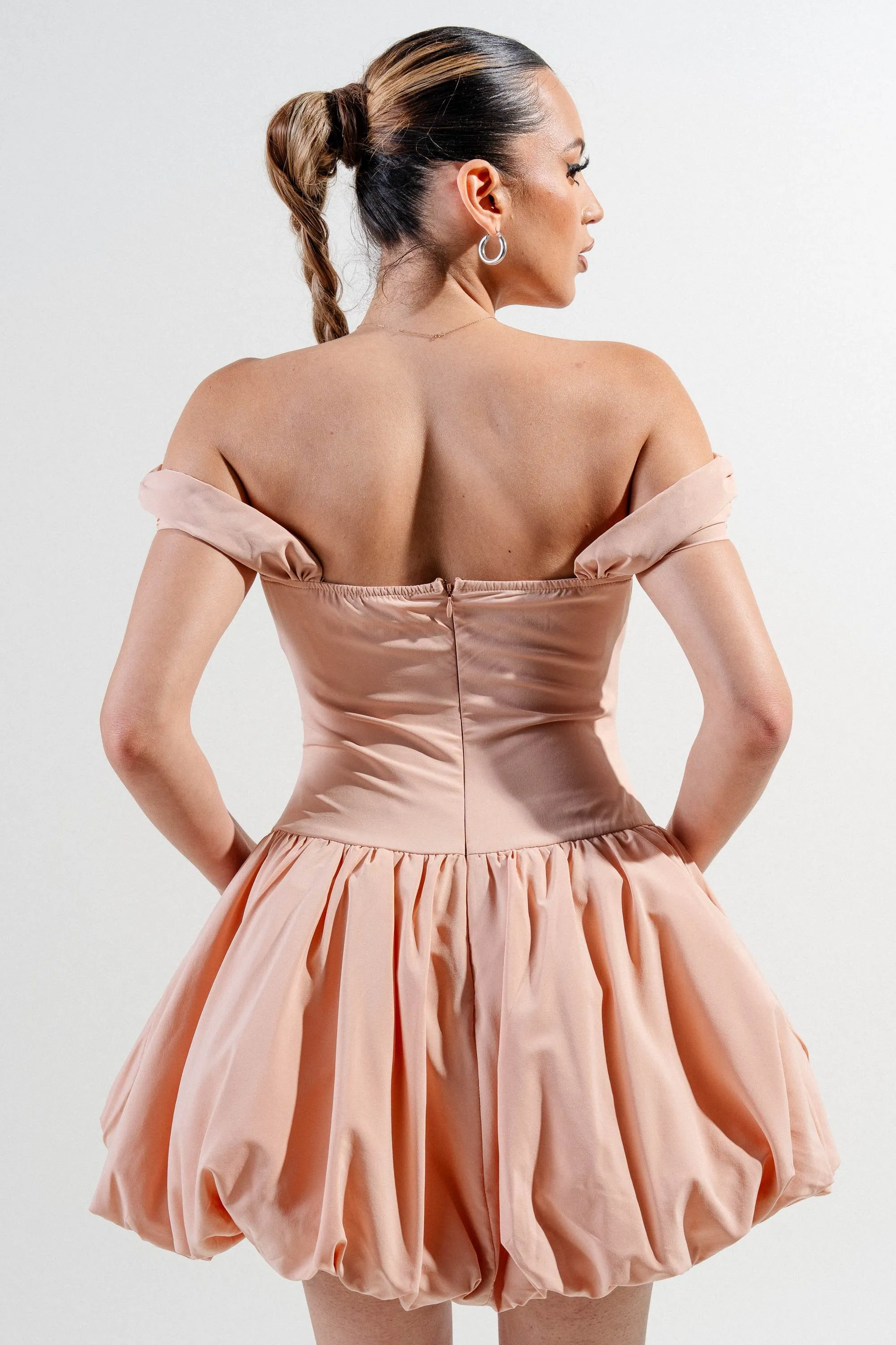 PD78502N-W / SILKEN STRETCH WOVEN OFF SHOULDER BUBBLE SKIRT MINI DRESS sold by privy product image thumbnail 3