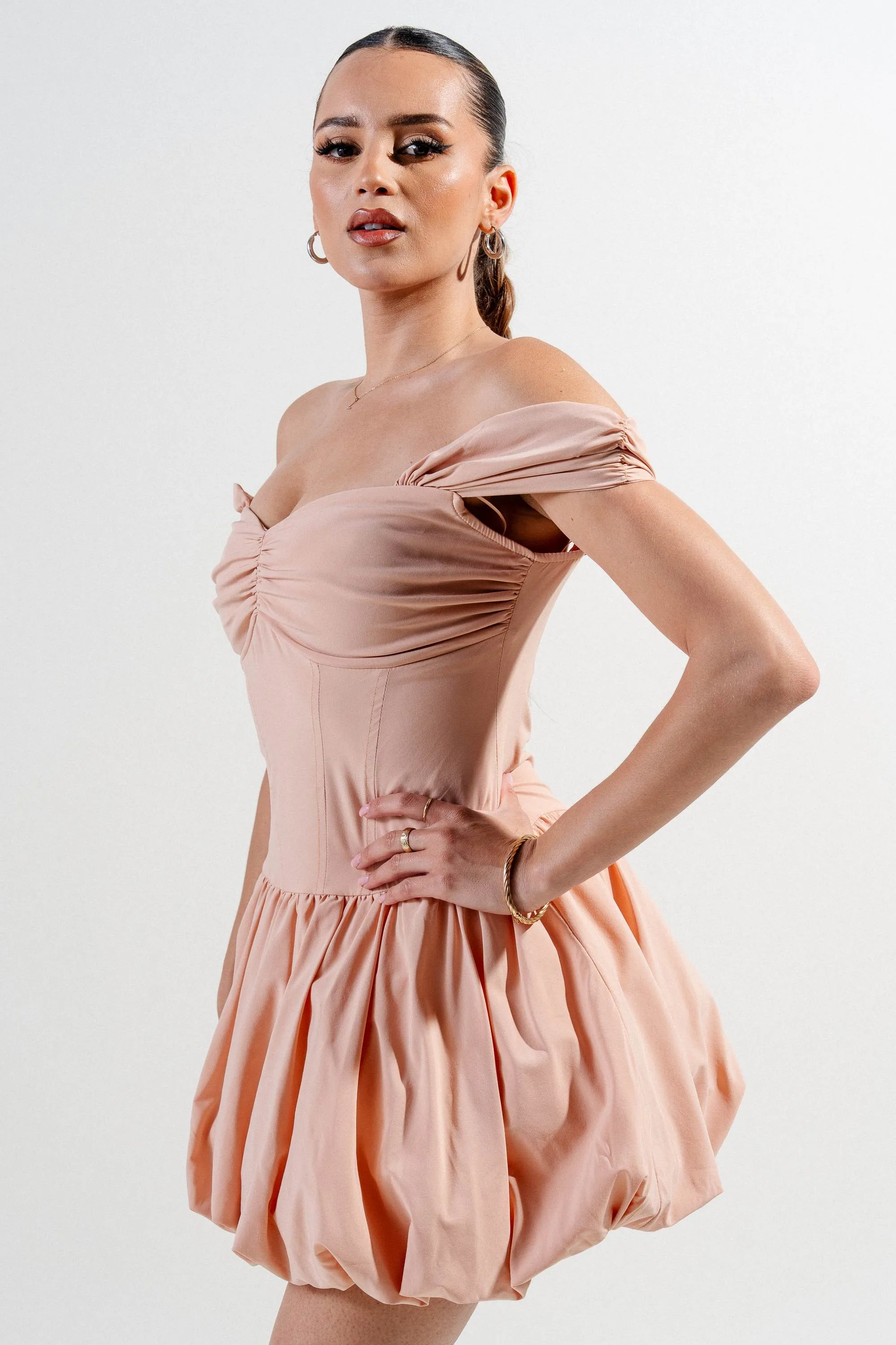 PD78502N-W / SILKEN STRETCH WOVEN OFF SHOULDER BUBBLE SKIRT MINI DRESS sold by privy product image thumbnail 2