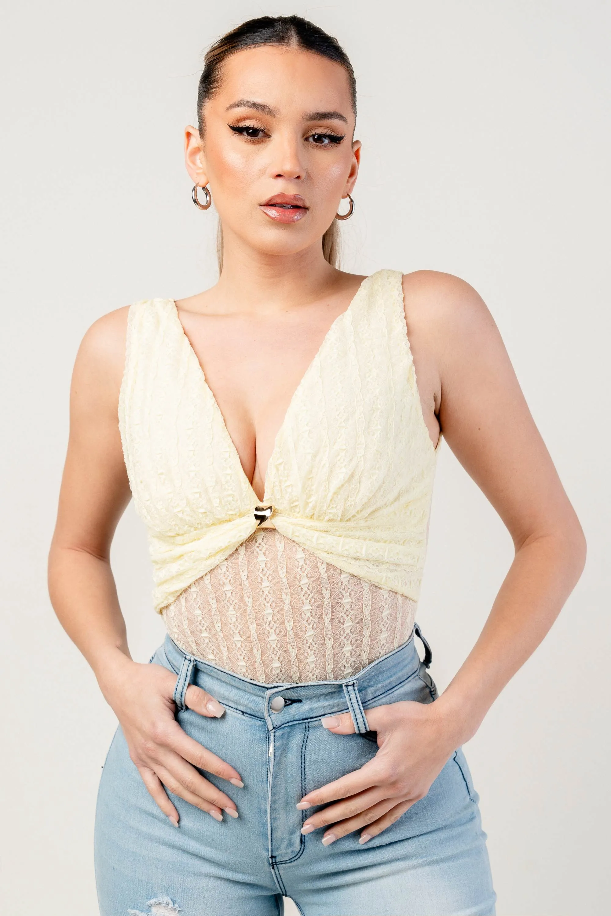 PT45221B-W / PATTERN LACE DEEP PLUNGE NECK RUCHING TRIM BODYSUIT sold by privy product image thumbnail 4