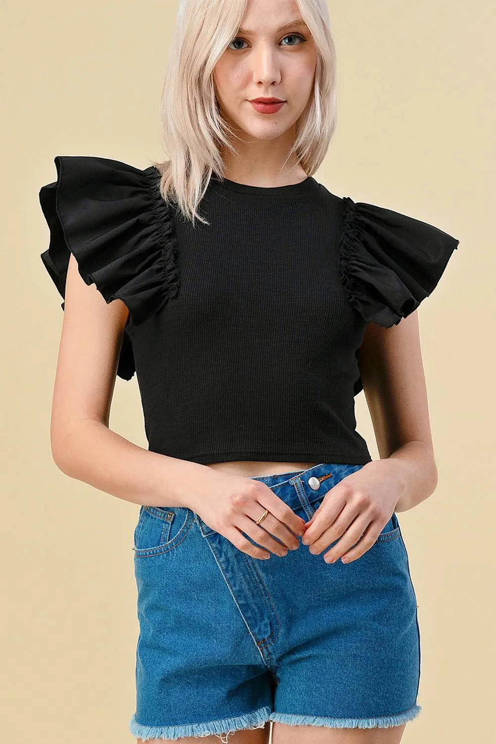 BT1511C / CHIC RUFFLE SLEEVE DETAIL CROP TOP sold by privy