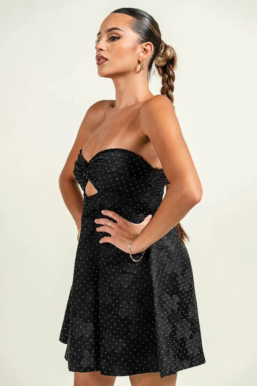 PD79042BS / HOTFIX JACQ TUBE TWIST FRONT CUTOUT FLARE MINI DRESS sold by privy product image thumbnail 2