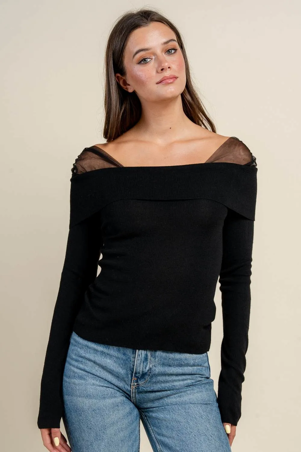 BT3302C / OFF-SHOULDER LONG SLEEVE TOP WITH LACE DETAIL sold by privy product image thumbnail 4