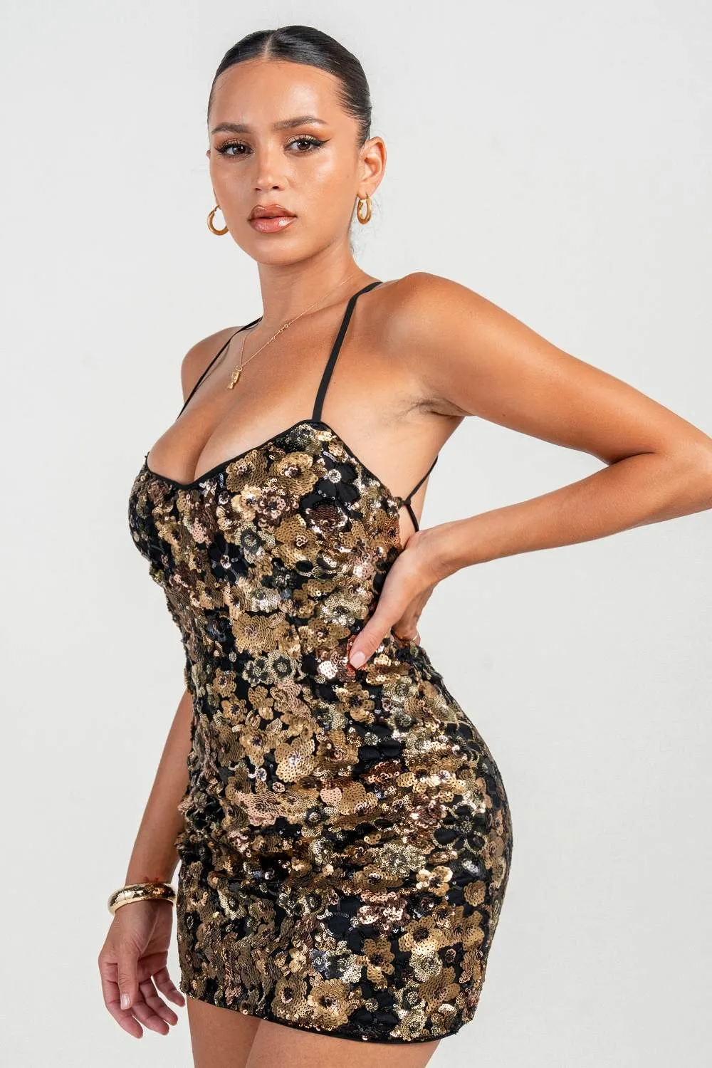 HD30158E / 3D SEQUINS MINI DRESS sold by privy product image thumbnail 2