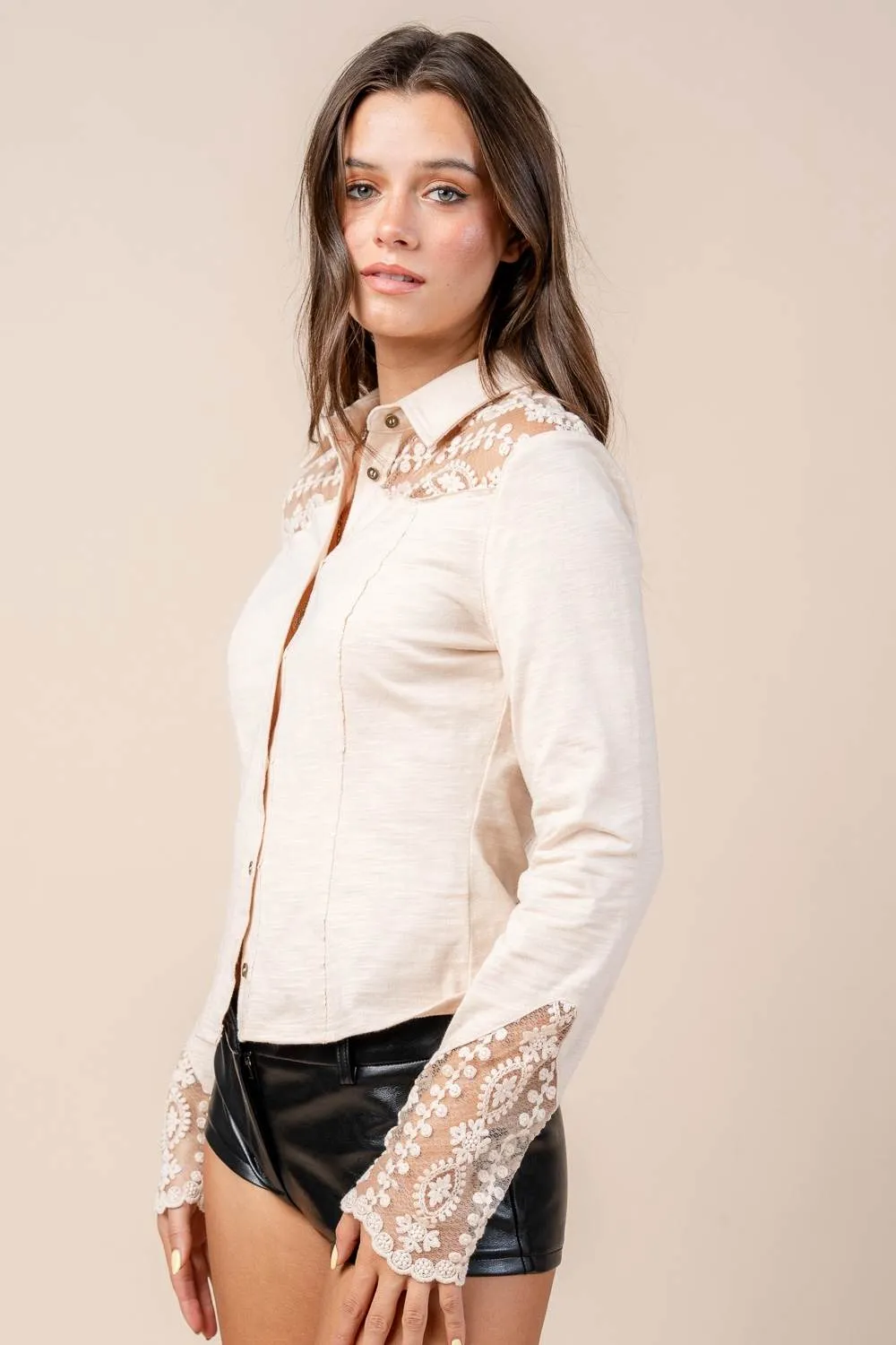 CT10611S / LACE YOKE & SLEEVE PANEL DETAILED FRONT BUTTON DOWN KNIT TOP sold by privy product image thumbnail 2