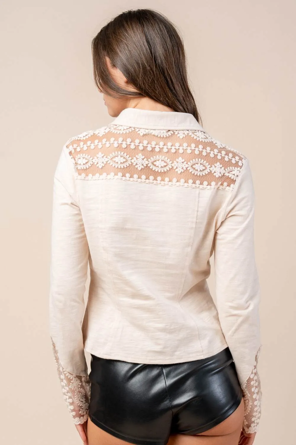 CT10611S / LACE YOKE & SLEEVE PANEL DETAILED FRONT BUTTON DOWN KNIT TOP sold by privy product image thumbnail 3