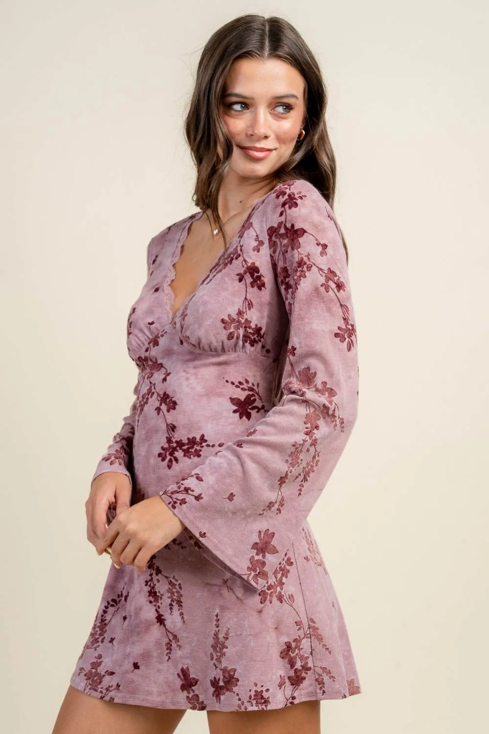 BD13121S / FIT AND FLARE MINI DRESS W/ FLARE SLEEVES sold by privy product image thumbnail 2