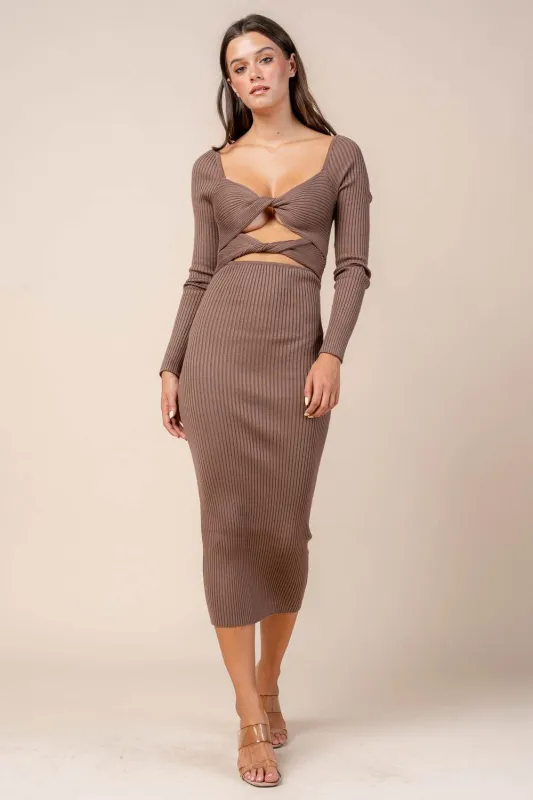 CD30620B / CUT OUT TWISTED OFF SH MIDI DRESS sold by privy