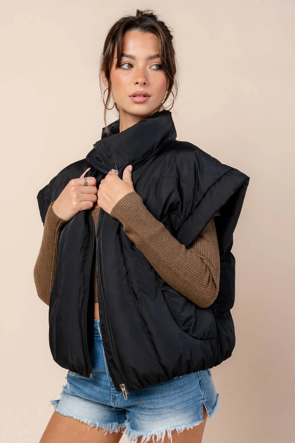 CG60054E / QUILTED DETAILED EXTENDED SLEEVE LESS VEST W/ FRONT ZIP sold by privy product image thumbnail 2