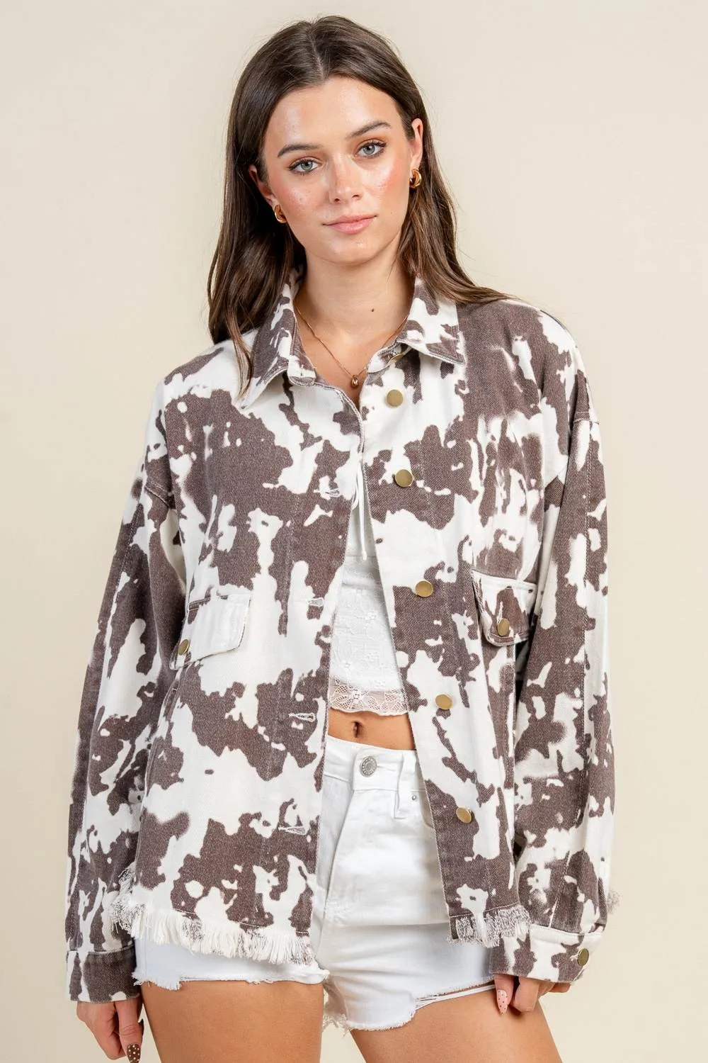 BG5371E / OVERSIZED SHACKET WITH FRINGED HEM sold by privy