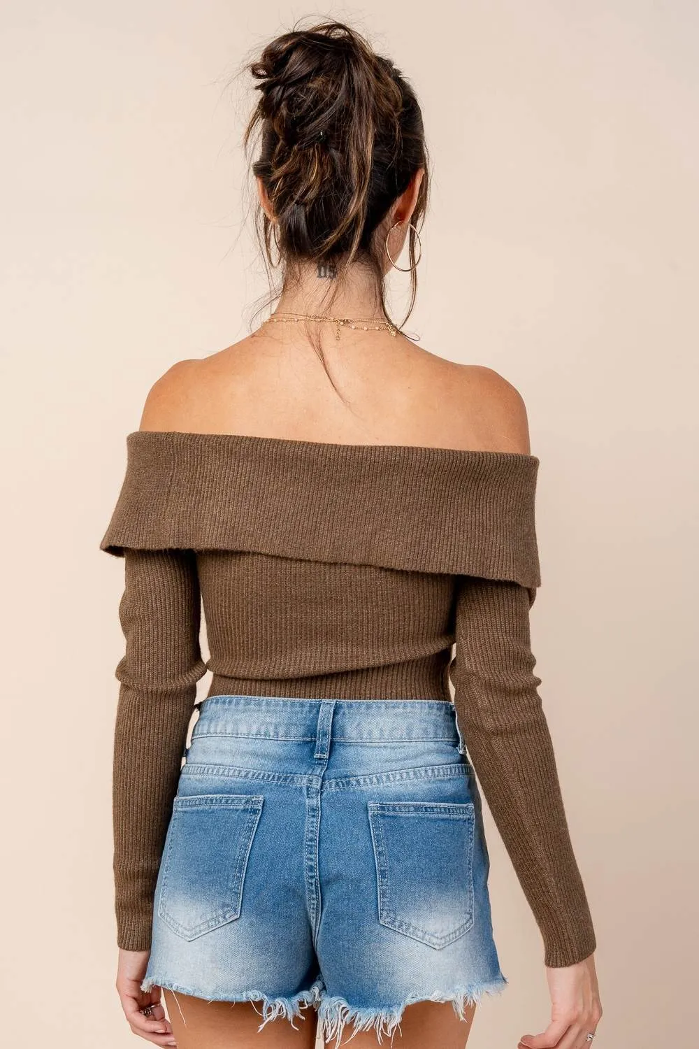 CTKF10456B / HARDWARE DETAILED FOLDED OVER OFF SHOULDER SWEATER TOP sold by privy product image thumbnail 3