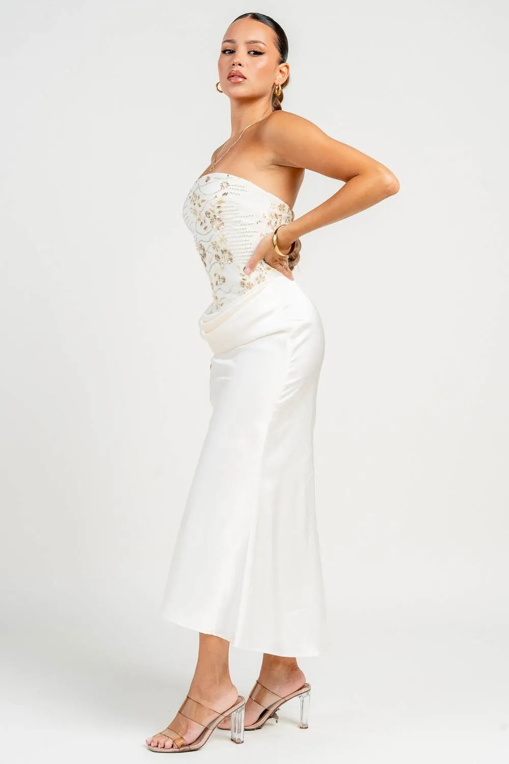 HD30455S / STRAPLESS ROUNDED NECKLINE EMBELLISHMENT MIDI DRESS sold by privy product image thumbnail 2