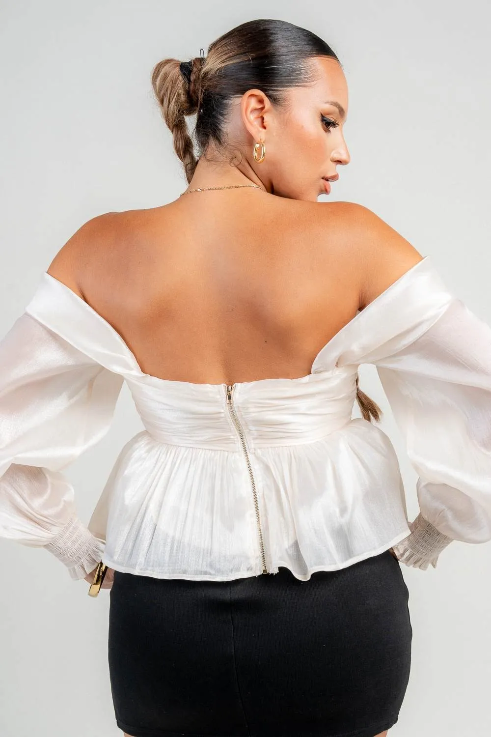 HT4128S / Off-Shoulder Satin Peplum Top sold by privy product image thumbnail 3