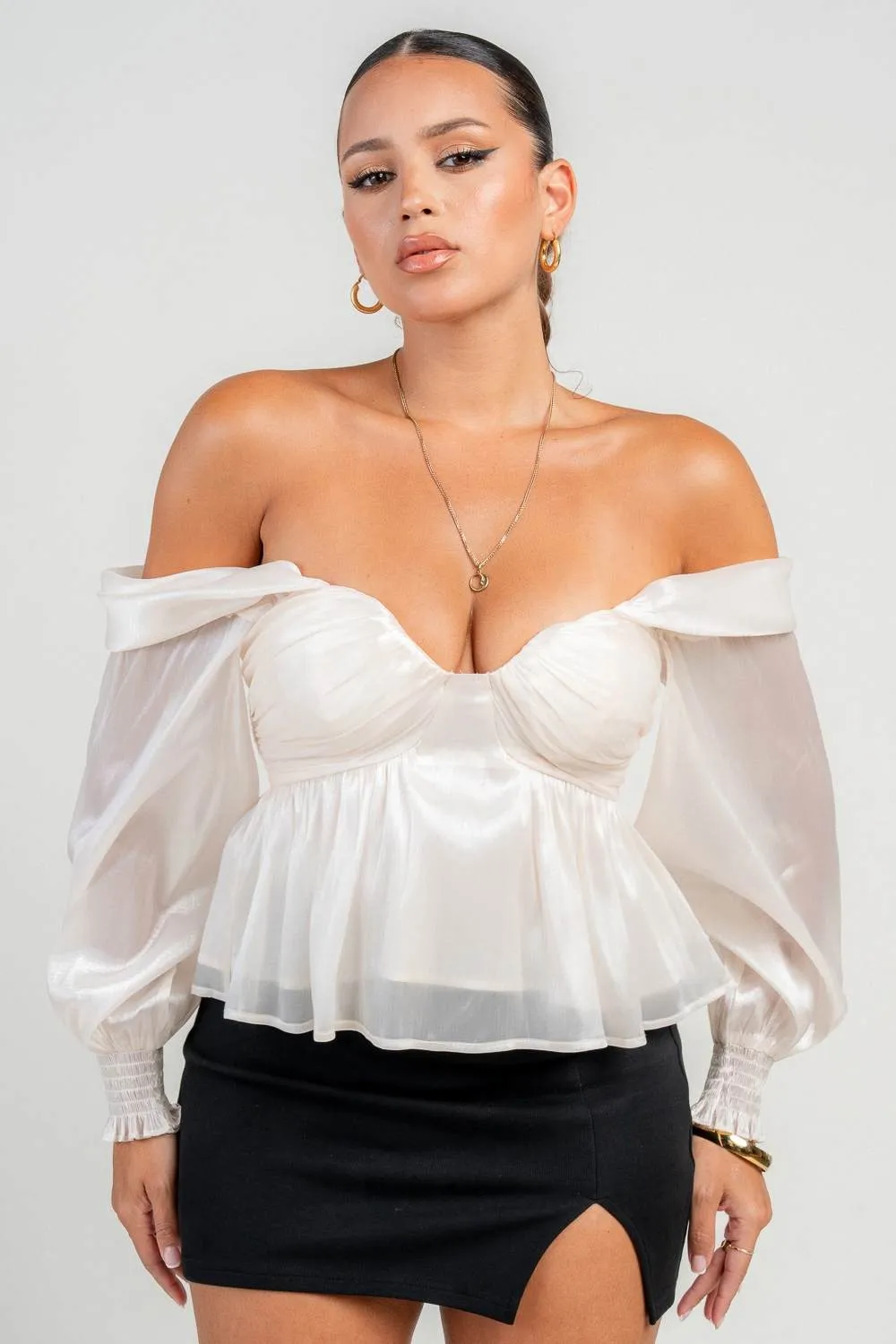 HT4128S / Off-Shoulder Satin Peplum Top sold by privy product image thumbnail 4