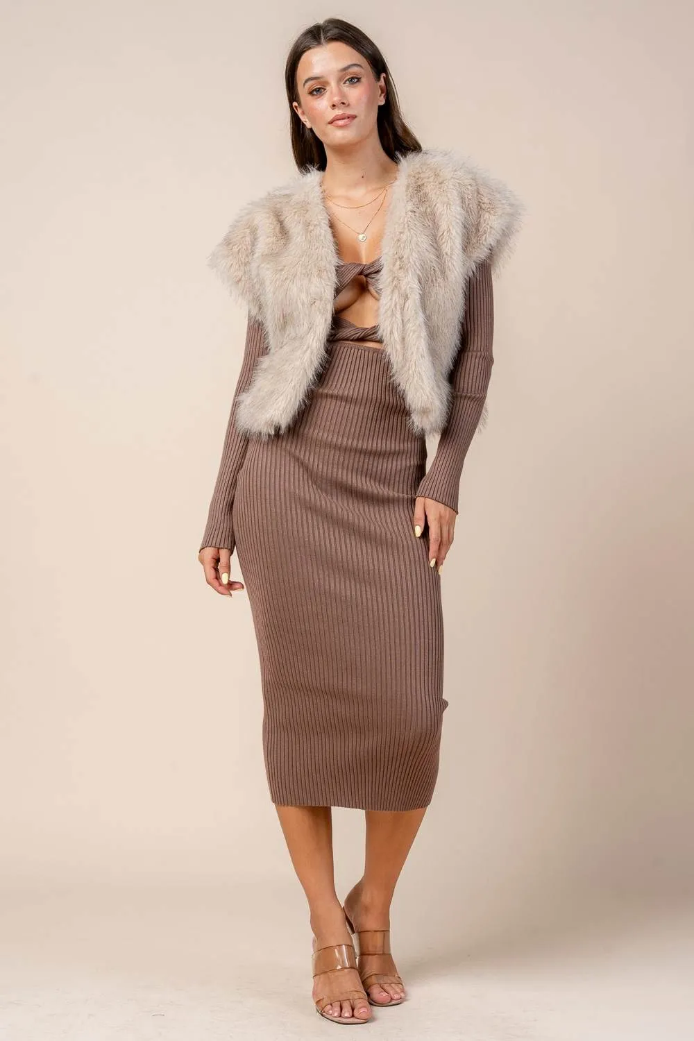 CG60056E / EXTENDED SLEEVED FAUX FUR VEST sold by privy product image thumbnail 5