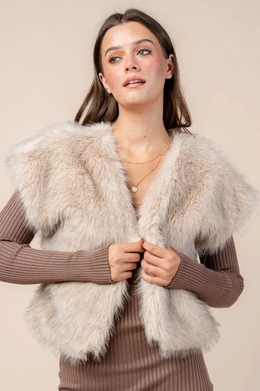 CG60056E / EXTENDED SLEEVED FAUX FUR VEST sold by privy