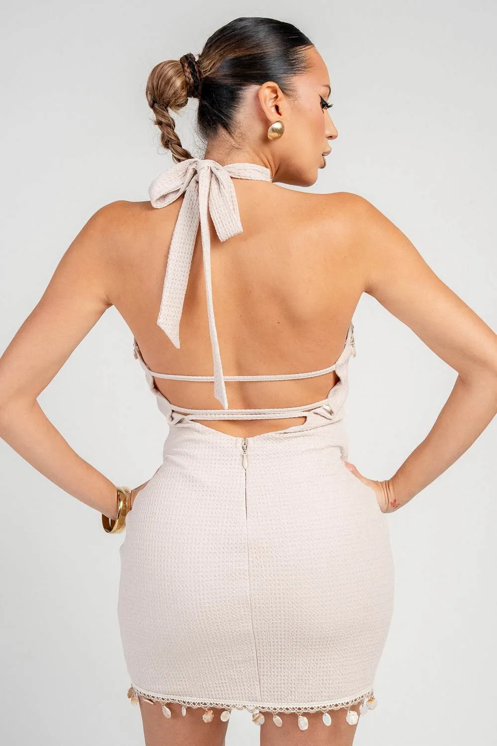 HD30739K / SHELL TRIM DETAIL HALTER NECK MINI DRESS sold by privy product image thumbnail 3