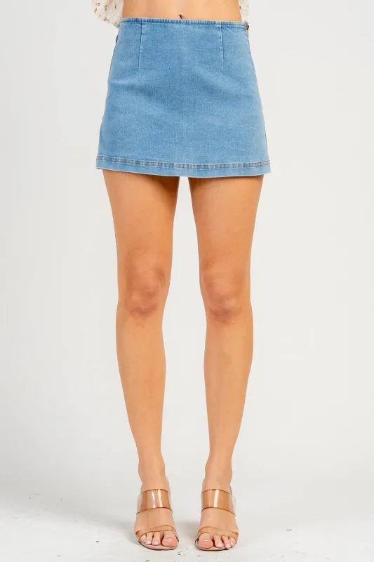 CB20069Y / HIGH WAIST LIGHT WASH DENIM MINI SKORT made by privy
