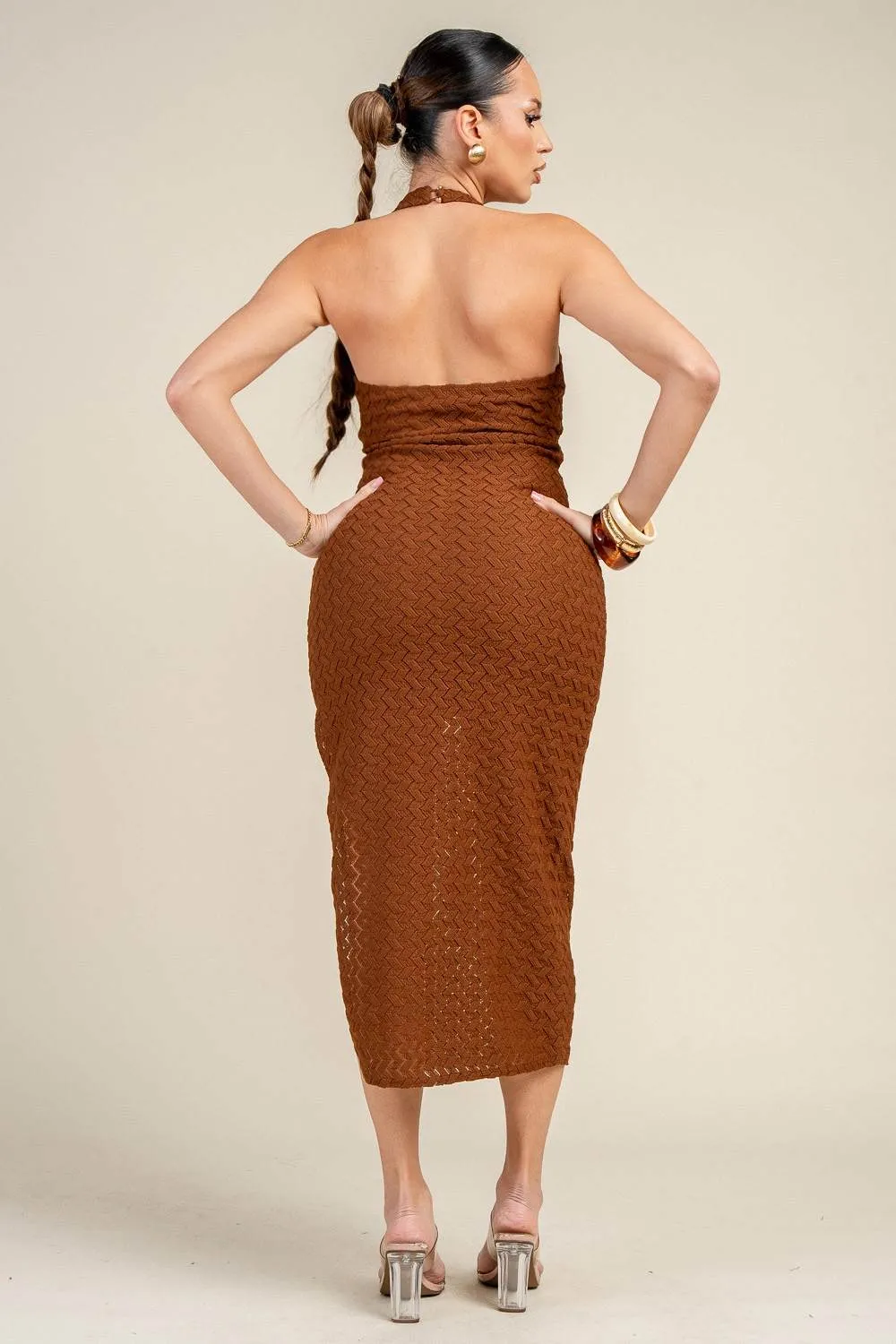 HD30958E / TEXTURED HALTER RING DETAIL CUT-OUT MIDI DRESS sold by privy product image thumbnail 3