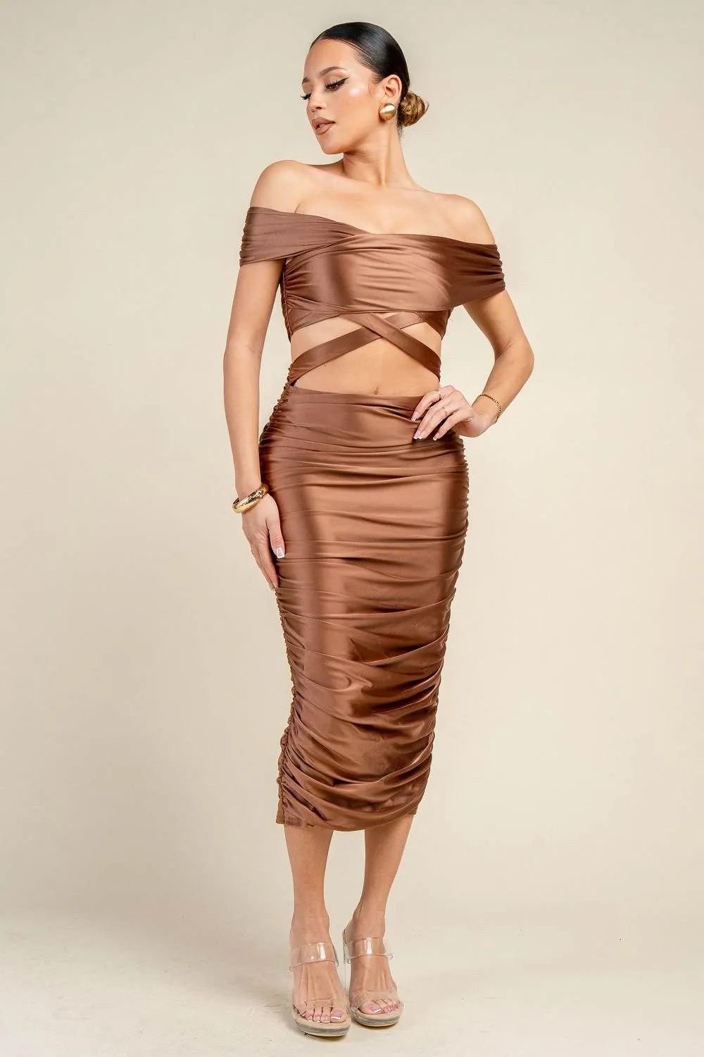PD79630B / OFF THE SHOULDER CUT -OUT DETAIL RUCHED MIDI DRESS sold by privy product image thumbnail 4