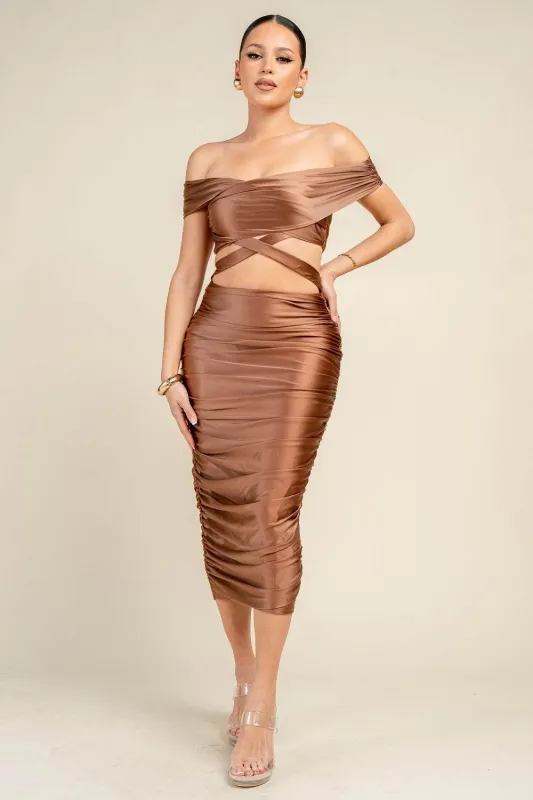 PD79630B / OFF THE SHOULDER CUT -OUT DETAIL RUCHED MIDI DRESS sold by privy