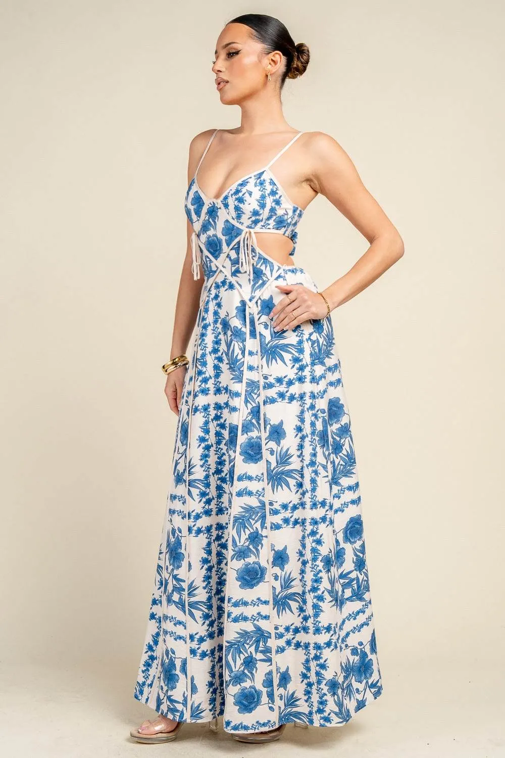 YD30092E / FLORAL PRINT CUT-OUT BACK TIE MAXI DRESS sold by privy product image thumbnail 2