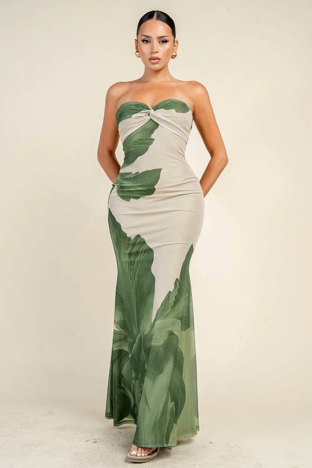 YD30279B / STRAPLESS TWIST FRONT PRINTED MESH MAXI DRESS sold by privy product image thumbnail 4