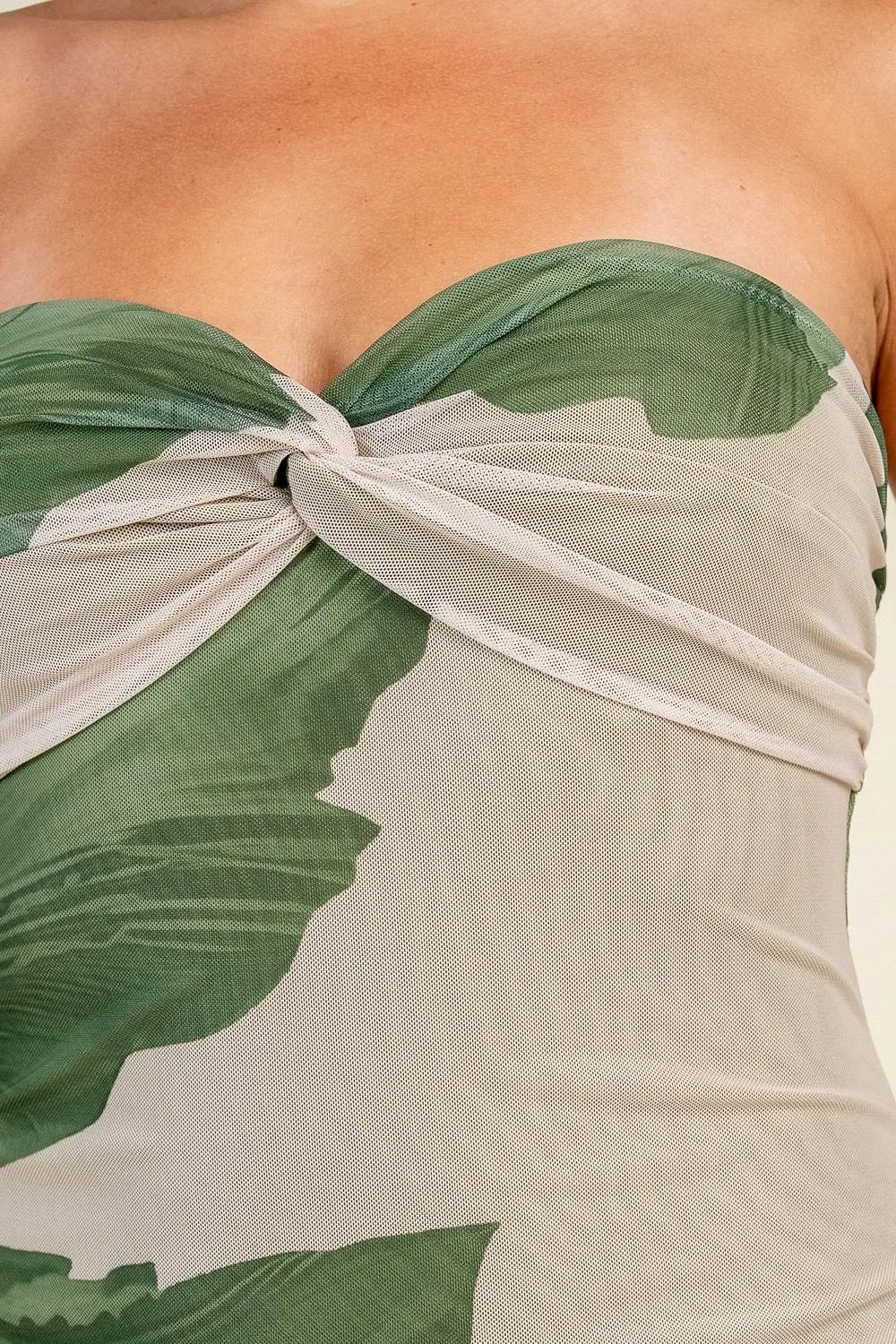 YD30279B / STRAPLESS TWIST FRONT PRINTED MESH MAXI DRESS sold by privy product image thumbnail 5