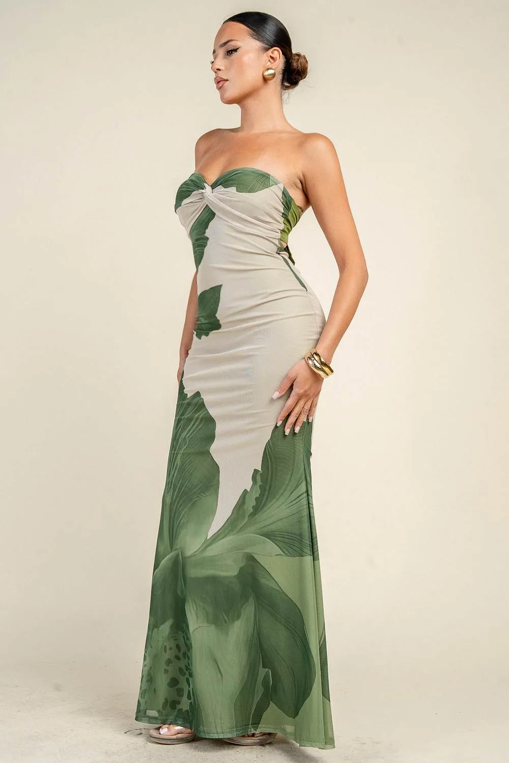 YD30279B / STRAPLESS TWIST FRONT PRINTED MESH MAXI DRESS sold by privy product image thumbnail 2