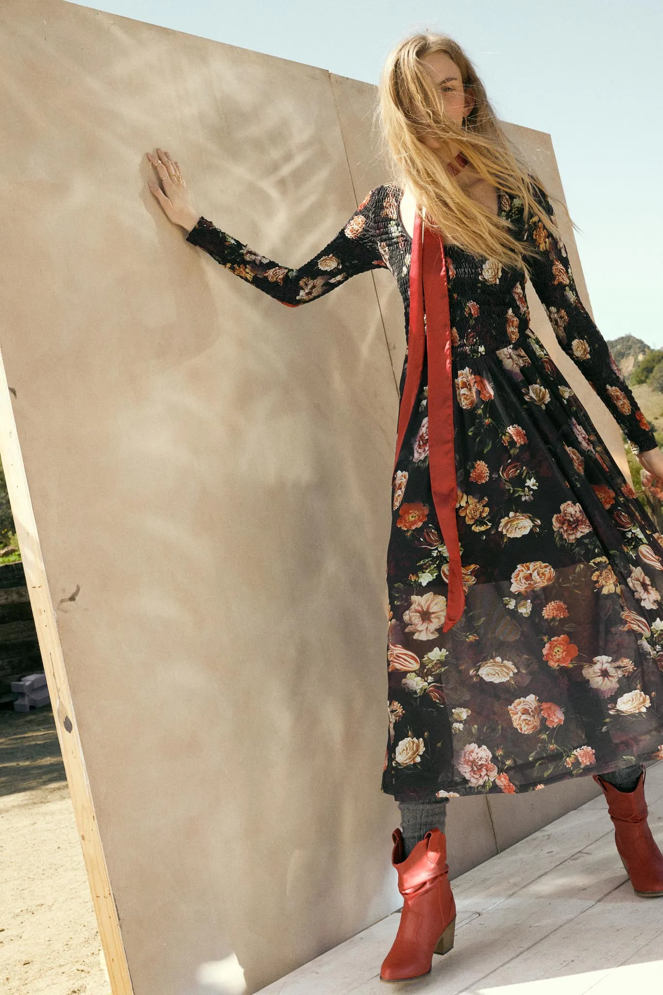 Antique Garden Floral Mesh Smocked Midi Dress sold by Promesa product image thumbnail 3