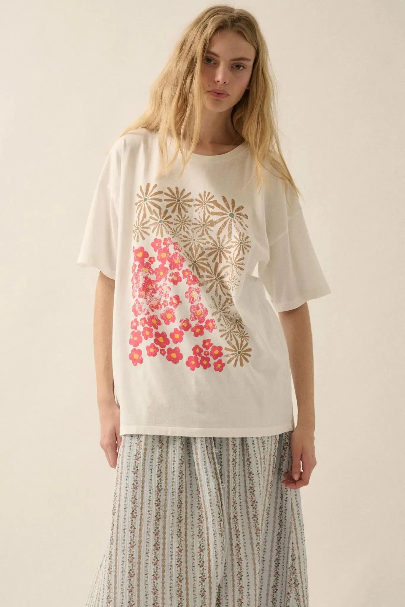 Floral Breeze Vintage-Print Oversize Graphic Tee sold by Promesa product image thumbnail 3