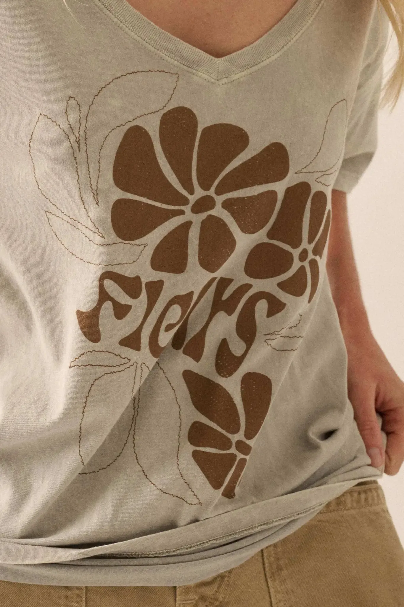 Fleurs Vintage-Wash V-Neck Graphic Tee sold by Promesa product image thumbnail 2