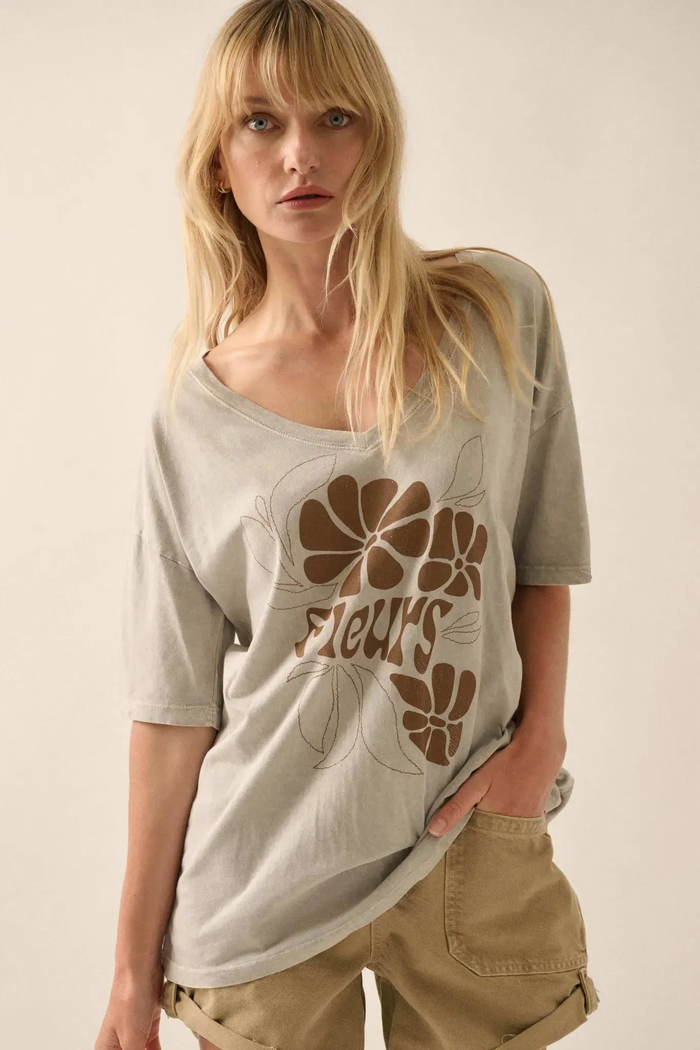 Fleurs Vintage-Wash V-Neck Graphic Tee sold by Promesa product image thumbnail 4